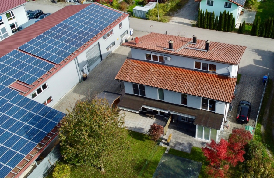 Luftaufnahme des gesamten Betriebsanwesens
