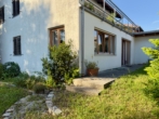 Terrassenzugang und Garten an der ruhigen Gebäuderückseite