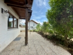 Sonnige Südterrasse mit direktem Gartenzugang