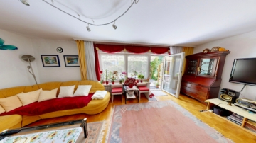 Viel Platz für die ganze Familie – Reihenendhaus mit 165 m² Wohnfläche und grünem Garten, 83301 Traunreut, Reihenendhaus