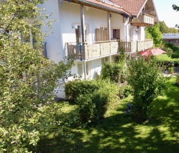 Charmante 2-Zimmer-Wohnung mit zwei Balkonen in begehrter Lage von Seebruck, 83358 Seeon-Seebruck, Wohnung