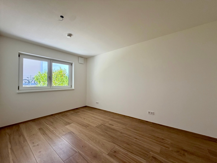Ruhiges Schlafzimmer mit viel Stellfläche