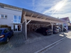 Eingangsbereich mit Carport - Exklusive 4-Zimmer-Wohnung mit Premium-Ausstattung und Südbalkon in ruhiger Lage von Traunstein