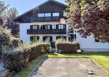 Saniertes Apartment im EG mit 2 TG Stellplätzen – Wohnen in zentraler Lage von Bad Endorf, 83093 Bad Endorf, Erdgeschosswohnung
