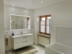 Badezimmer - Landhaus mit Einliegerwohnung nähe Gut Ising/Chiemsee für Pferde- u. Golfliebhaber-oder Ferienhaus!