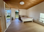 Wohn/Schlafzimmer - Landhaus mit Einliegerwohnung nähe Gut Ising/Chiemsee für Pferde- u. Golfliebhaber-oder Ferienhaus!