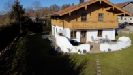 Hausansicht - Landhaus mit Einliegerwohnung nähe Gut Ising/Chiemsee für Pferde- u. Golfliebhaber-oder Ferienhaus!
