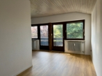 Wohnbereich mit Blick zum Balkon