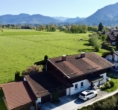 Hausansicht Nord - Sehr gepflegtes Zweifamilienhaus mit freiem Bergblick & moderner Haustechnik in ruhiger Lage
