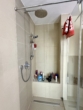 Badezimmer Detail Dusche - Sehr gepflegtes Zweifamilienhaus mit freiem Bergblick & moderner Haustechnik in ruhiger Lage