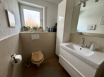 Gäste WC - Sehr gepflegtes Zweifamilienhaus mit freiem Bergblick & moderner Haustechnik in ruhiger Lage