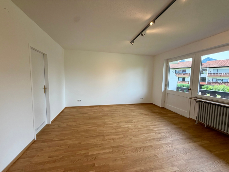 Großzügiger Wohnraum mit freundlicher Wohnatmosphäre
