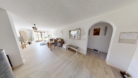 Wohnzimmer - Attraktive Erdgeschosswohnung mit hochwertiger Ausstattung & Specksteinofen- Süd-Westausrichtung