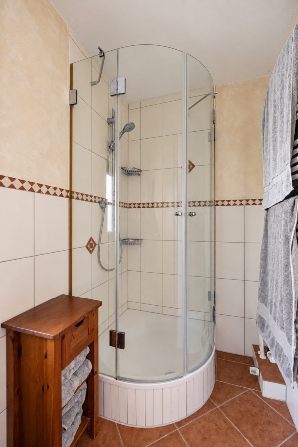 Badezimmer mit Dusche