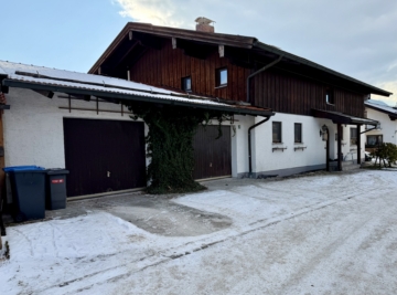 Sehr gepflegtes Zweifamilienhaus mit freiem Bergblick & moderner Haustechnik in ruhiger Lage, 83224 Grassau, Zweifamilienhaus