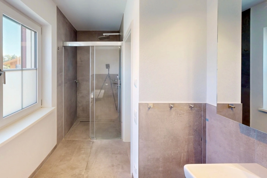 Badezimmer mit Dusche