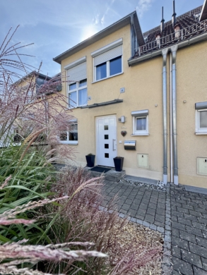 Modernes Reihenmittelhaus in Wendelstein – energieeffizient, familienfreundlich & stilvoll, 90530 Wendelstein, Reihenmittelhaus