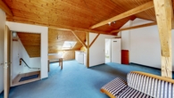 Wohnbereich mit Küche DG - Attraktives Investment: Reihenmittelhaus mit 5 Einheiten & ca. 140 m² Wfl. in Bad Füssing