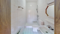 Badezimmer Wohnung 4 - Attraktives Investment: Reihenmittelhaus mit 5 Einheiten & ca. 140 m² Wfl. in Bad Füssing