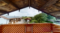 Ausblick Balkon - Stilvolle 4-Zimmer-Dachgeschosswohnung im kernsanierten Bauernhaus mit Bergblick