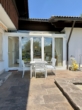 Sonnige Terrasse mit direktem Gartenzugang
