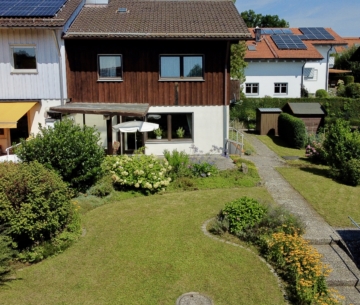 Wohlfühlen zwischen Natur und Zentrum, Reihenendhaus mit Garten in Traunstein’s begehrter Lage, 83278 Traunstein, Reihenendhaus