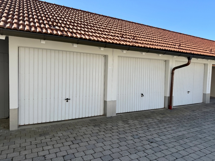 Zur Wohnung gehörende Einzelgarage
