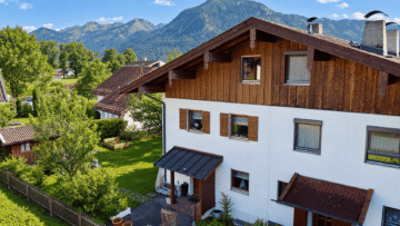 Großzügige Doppelhaushälfte mit viel Platz, gewachsenem Garten und herrlichem Blick auf die Alpen, 83224 Grassau, Doppelhaushälfte