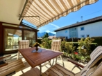 Sonnige Terrasse mit Bergblick