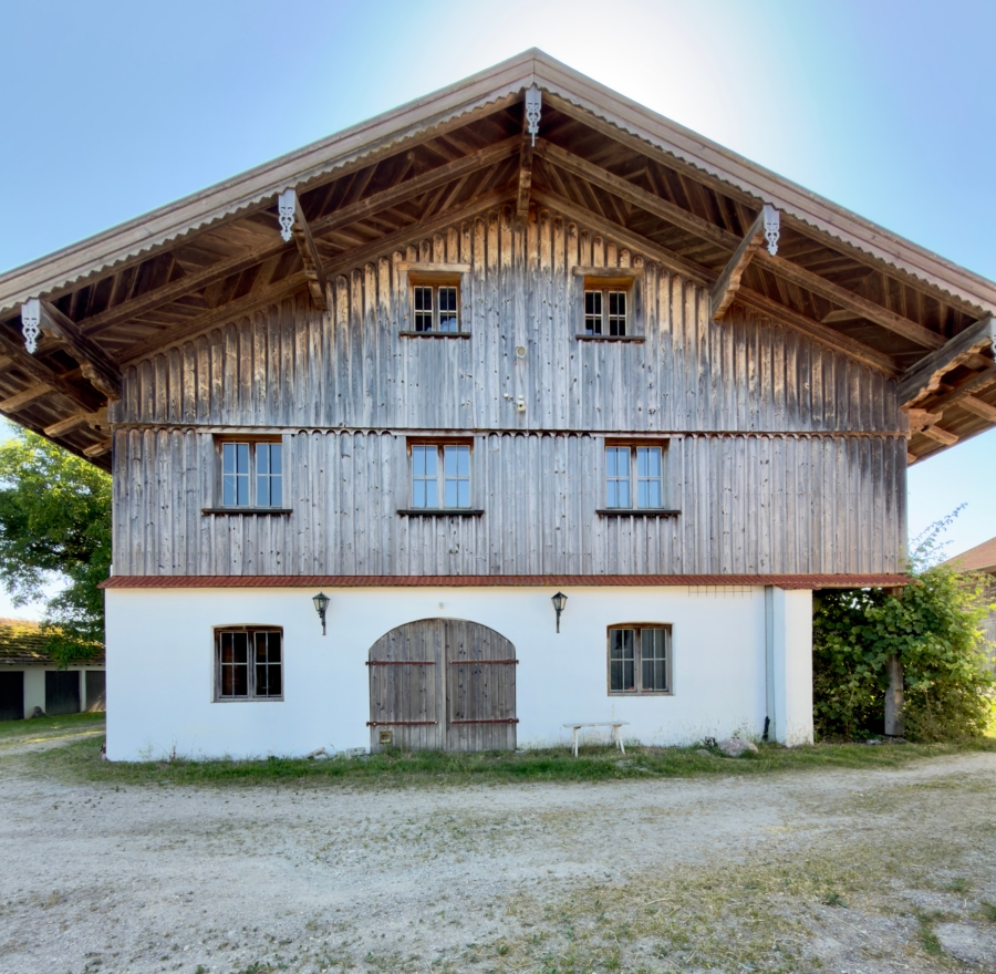 Charmante Rückseite mit Zugang zum Gewölbe