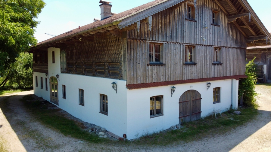 Luftaufnahme des gesamten Hofensembles