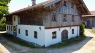 Traditionelle Chiemgauer Hofarchitektur in hochwertiger Bauausführung