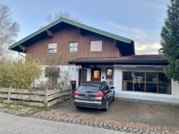Landhaus mit Mieteinnahmen in Bernau am Chiemsee, 83233 Bernau am Chiemsee, Einfamilienhaus