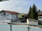 Zwei Zimmer Neubauwohnung in Traunstein mit hochwertiger Küche im 2.OG mit Blick nach Westen - Blick Balkon