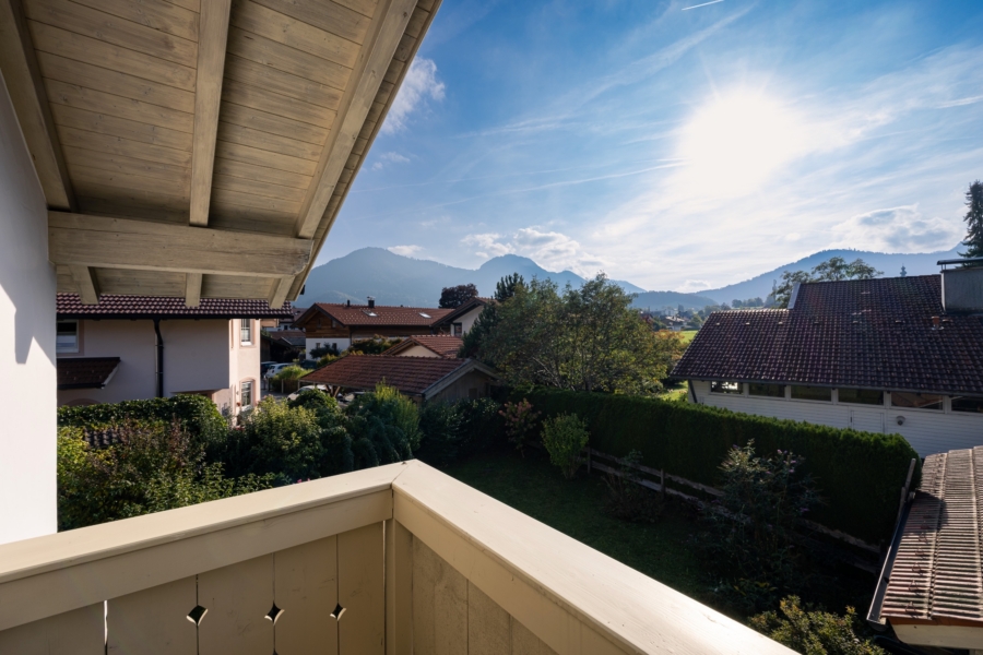 Balkon mit Bergpanorama