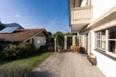 Westterrasse mit Rankgitter – Sonne bis zum Abend