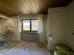 Badezimmer - Familientraum in Unterwössen: Großzügiges Anwesen mit großem Garten und viel Potenzial