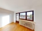 Schlafzimmer Zugang Balkon - Sonnige 2 Zi. Whg. mit Bergblick 1 OG und kleine Zusatzwohnung im Souterrain