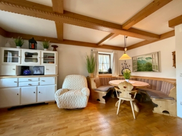 Maisonette mit eigenem Eingangsbereich, Südwestbalkon & Kachelofen – alpines Flair inklusive, 83229 Aschau im Chiemgau, Maisonettewohnung
