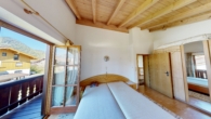 Hauptschlafzimmer DG - *Reserviert*Gepflegtes Einfamilienhaus in ruhiger Lage von Ruhpolding – Bergblick, Kachelofen & viel Platz