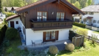 Hausansicht - *Reserviert*Gepflegtes Einfamilienhaus in ruhiger Lage von Ruhpolding – Bergblick, Kachelofen & viel Platz
