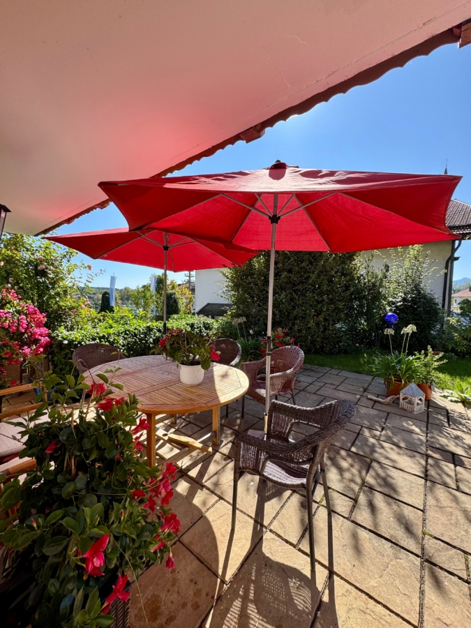 Sonnige Südterrasse – Ihr Platz zum Entspannen