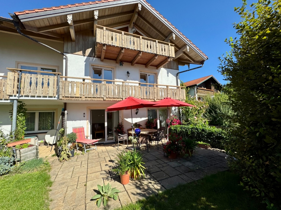 Südterrasse mit direktem Zugang zum Garten